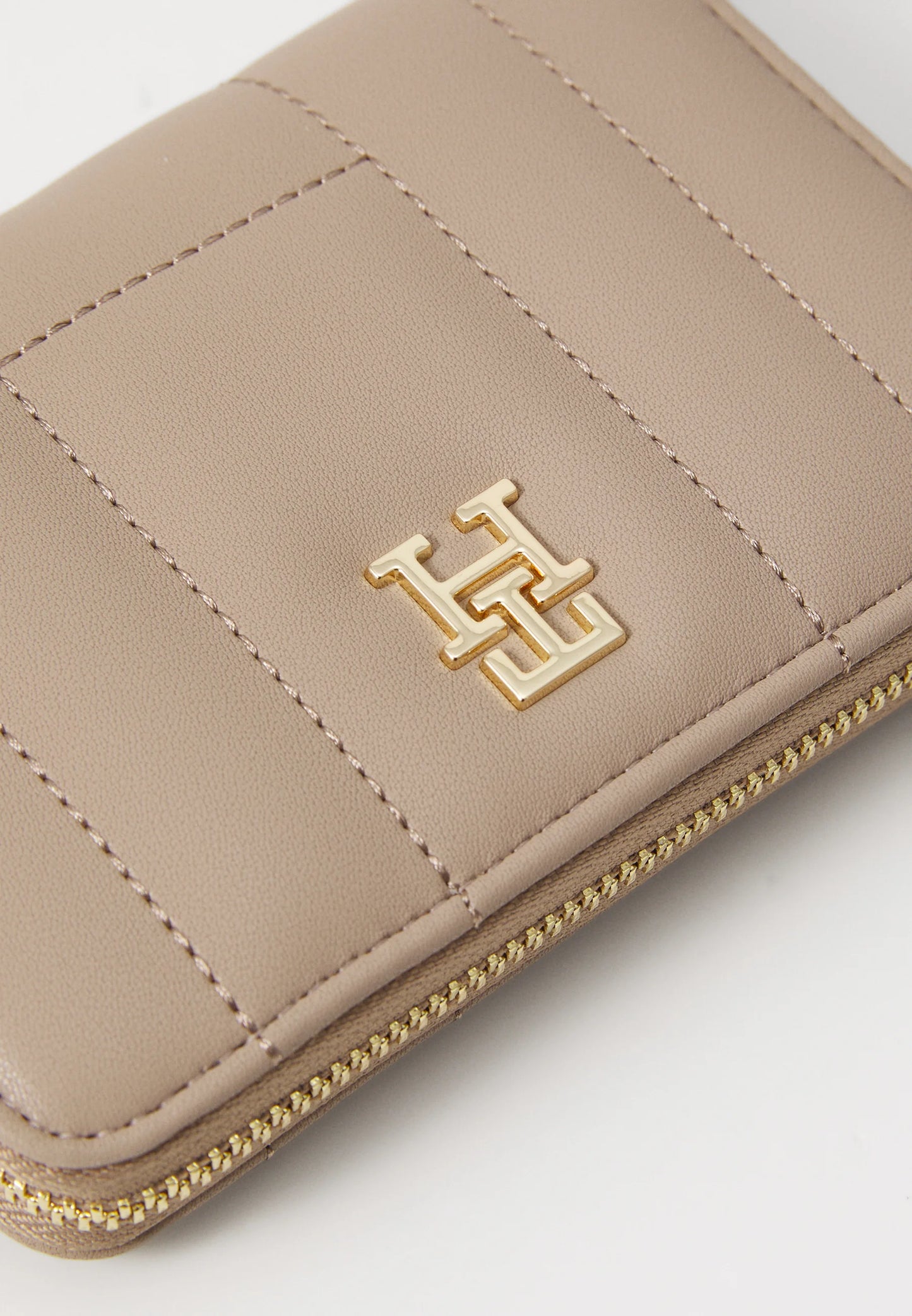 Tommy Hilfiger Quilted Zip Wallet – Taupe/Gold