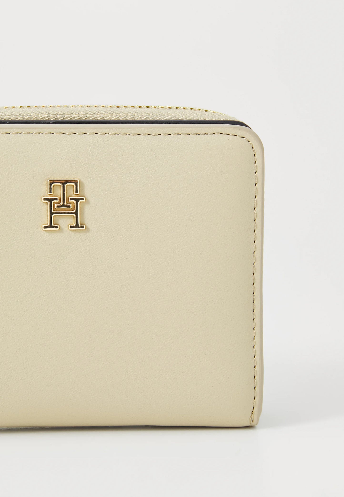 Tommy Hilfiger Compact Zip Wallet – Cream/Gold